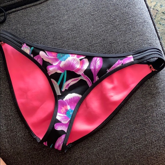 Body Glove Bikini Set - Picture 4 of 5